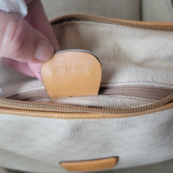 Authentic Gucci vintage GG canvas crossbody bag 001.105.0096 (B03) - Picture 15 of 16